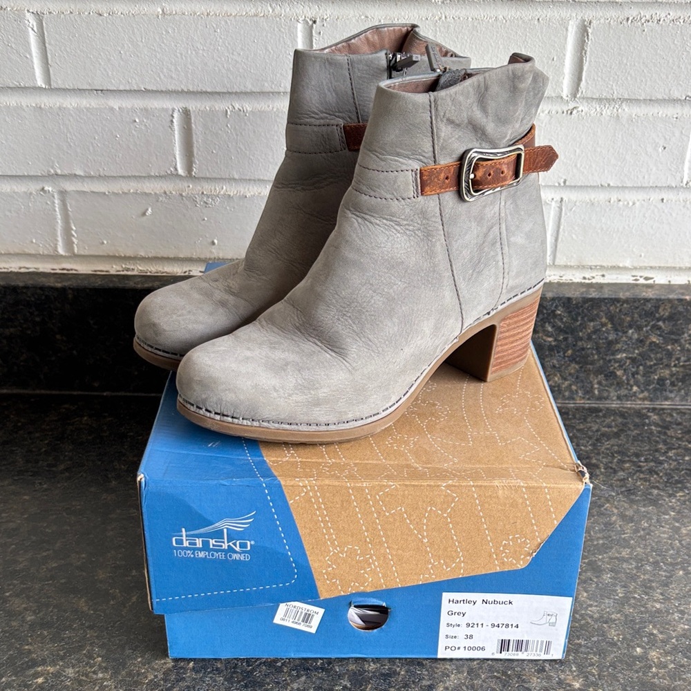 Dansko Hartley Nubuck Boots size 38- EUC